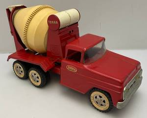 lot 58 image: 1963 TONKA Cement Truck RedWhite Pressed Steel Very Nice (Dump Latch Missing)