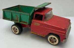 lot 62 image: 1950s TONKA RedGreen Pressed Steel Dump Truck (Rust Present)