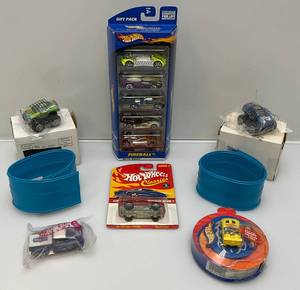 lot 220 image: Misc. Hot Wheels Miniature Die Cast Cars (NIB)