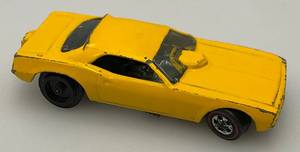 lot 251 image: 1969 Hot Wheels Redline Yellow Snake Funny Car Yellow With Balck Interior Fair Condition (Tires Need Straightening issing Rear Pssengers Side Tire Cap)