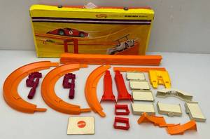 lot 259 image: 1969 Hot Wheels Action Set Gear Box With Some Track & More