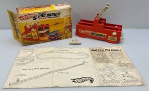 lot 271 image: 1969 Hot Wheels Dual-Lane Rod Runner Hand Shift Power Booster In Original Box (Complete)