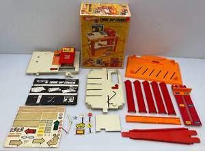lot 272 image: 1968 Hot Wheels Tune-Up Tower In Original Box (Seems Complete)