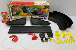 lot 274 image: 1972 Hot Wheels SIZZLERS Fat Track Control Set In Original Box (Missing Charger)