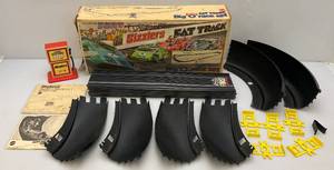 lot 276 image: 1970 Hot Wheels SIZZLERS Fat Track Big O Race Set In Original Box (Missing Catalog & Rubber Bands)