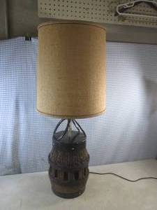 lot 19 image: (CS) Vintage Wagon Wheel Hub with H...
