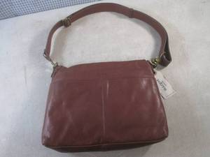 lot 32 image: (CS) New Margot New York Leather Pu...