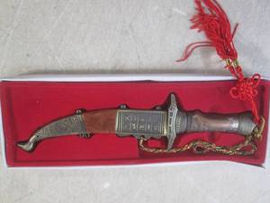 lot 41 image: (CNTR) 8 Decorative Knife with She...