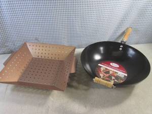 lot 74 image: (BSB) Alpine Cuisine12.5 Wok with ...