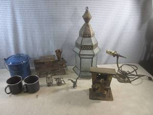 lot 107 image: (CSB) Assorted Metal Decor Includin...