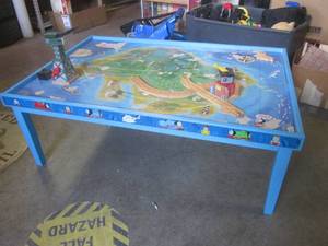 lot 112 image: (FRNT) Thomas The Train Play Table ...