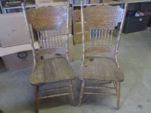 lot 125 image: (CS) 2 Wood Chairs...