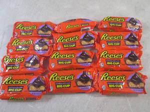 lot 179 image: (B-1) 12 King Size Reeses Chocolate...