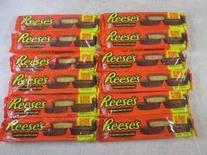 lot 188 image: (B-1) 12 King Size Reeses 4-Cup Pea...