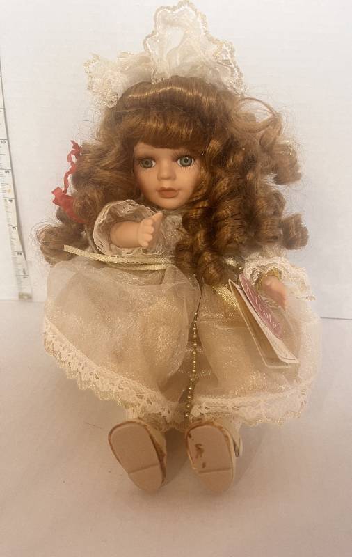 lot 117 image: Collectors Choice Nicole Doll Music Box