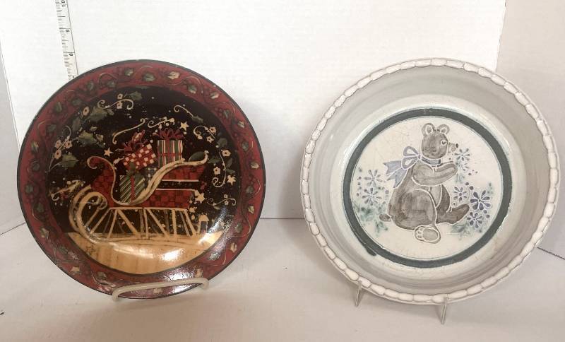 lot 120 image: Holiday Plate and Stoneware Pie Plate