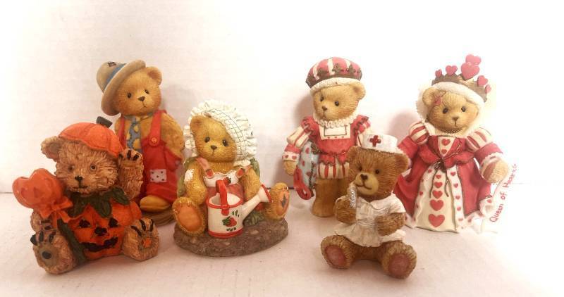 lot 142 image: Cherished Teddies and Enesco Teddy Figurines