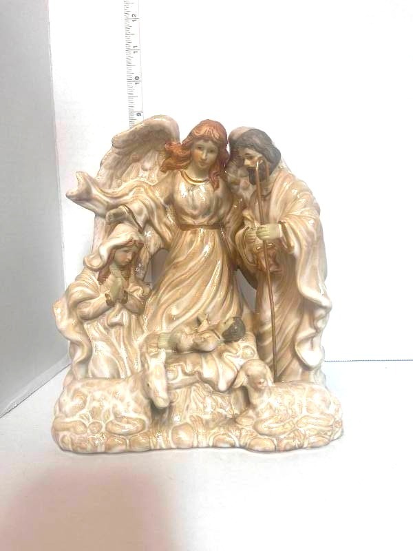lot 23 image: Beautiful Manger Figurine