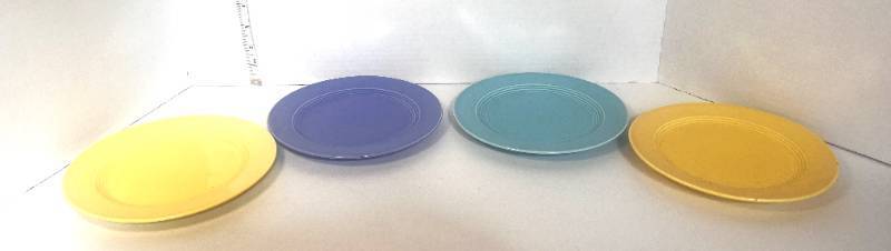lot 7 image: 4 Homer Laughlin Harlequin Cake Plates