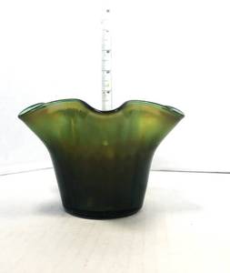lot 9 image: Antique Green & Amethyst Carnival Glass Peacock Flute Vase