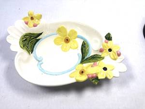 lot 17 image: Vintage Holland Flowered Footed Bowl