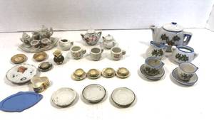 lot 14 image: Miniature Porcelain Tea Sets