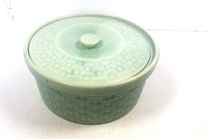 lot 13 image: Vintage Weller Art Pottery Bowl. Pierre Basket Weave