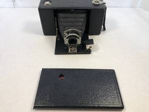 lot 38 image: Antique Buster Brown No 2 Camera