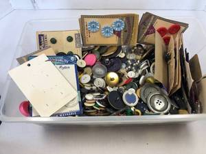 lot 21 image: Bin of Vintage Buttons