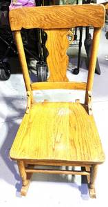 lot 81 image: Antique Childs Rocking Chair