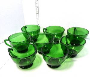 lot 63 image: Set of Anchor Hocking Dark Green Depression Punch Cups