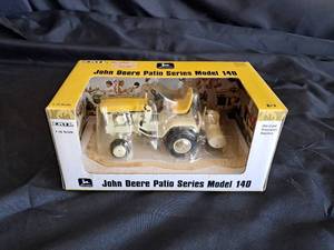 Ertl John Deere Patio Series Mower Model 140 1:16 Scale