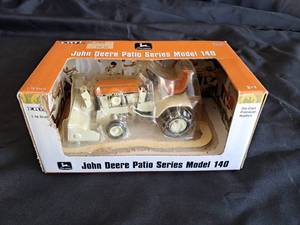 Ertl John Deere Patio Series Mower Model 140 1:16 Scale
