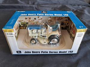 Ertl John Deere Patio Series Mower Model 140 1:16 Scale