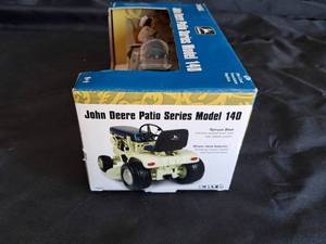 Ertl John Deere Patio Series Mower Model 140 1:16 Scale