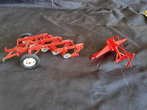 lot 9 image: Ertl 3 Point Box Blade & 4 Bottom Plow