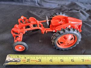 lot 10 image: Allis Chalmers Mode G 1948 Tractor