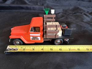lot 19 image: 1963 Jeep Trustworthy Hardware Pickup