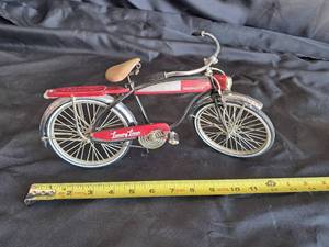 lot 31 image: Luxury Liner Roadmaster Bike