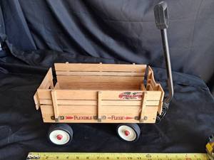 lot 33 image: Flexible Flyer Wagon