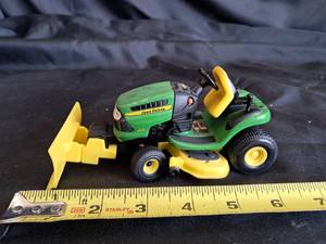 lot 36 image: John Deere 125 Mower