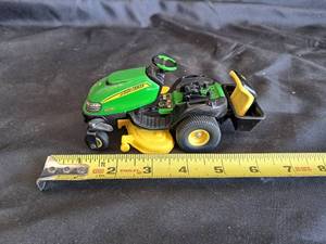 lot 39 image: John Deere SST18 Mower --- Seat Broken