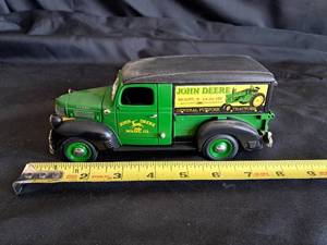 lot 40 image: Dodge John Deere Wagon