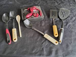 lot 73 image: Kitchen Utensils & Cork Screw