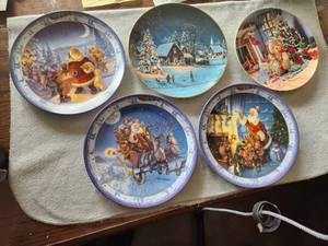 lot 60 image: Set of 5 Decorative Christmas Plates with Santa Claus and Winter Scenes