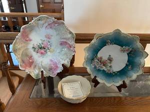 lot 68 image: Set of 3 Vintage Hand-Painted Decorative Bowls