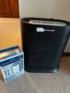 lot 70 image: Honeywell Air Purifier with Energy Star Certification and HEPA Filter Pack