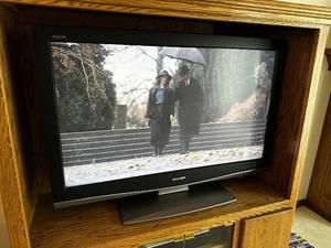 lot 72 image: Sharp AQUOS LC-62C42U 42-Inch Flat Screen TV