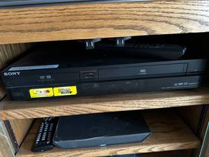 lot 73 image: Halted - Please contact affiliate - Sony RDR-VX525 Video Cassette RecorderDVD Recorder with Remote