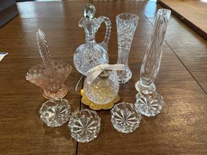 lot 87 image: Set of 8 Crystal and Glass Decor Pieces including Waterford Ornament
